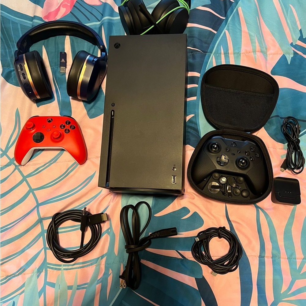 Xbox series x liked new and just used one day and i am selling with all accesori